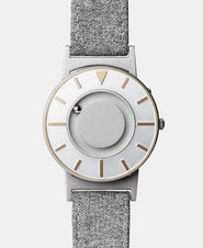 A photo of the front of the watch.
