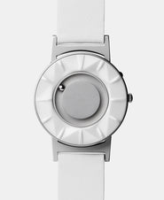 A photo of the front of the watch.