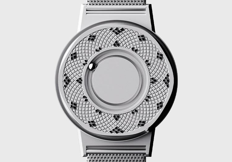 A soft hexagonal profile has been introduced to the upper case, assigning flatter touch points to the even numbers and soft curves on the odd numbers. This helps you distinguish the orientation of the timepiece quicker whilst also improving the ergonomics