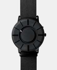 A photo of the front of the watch.