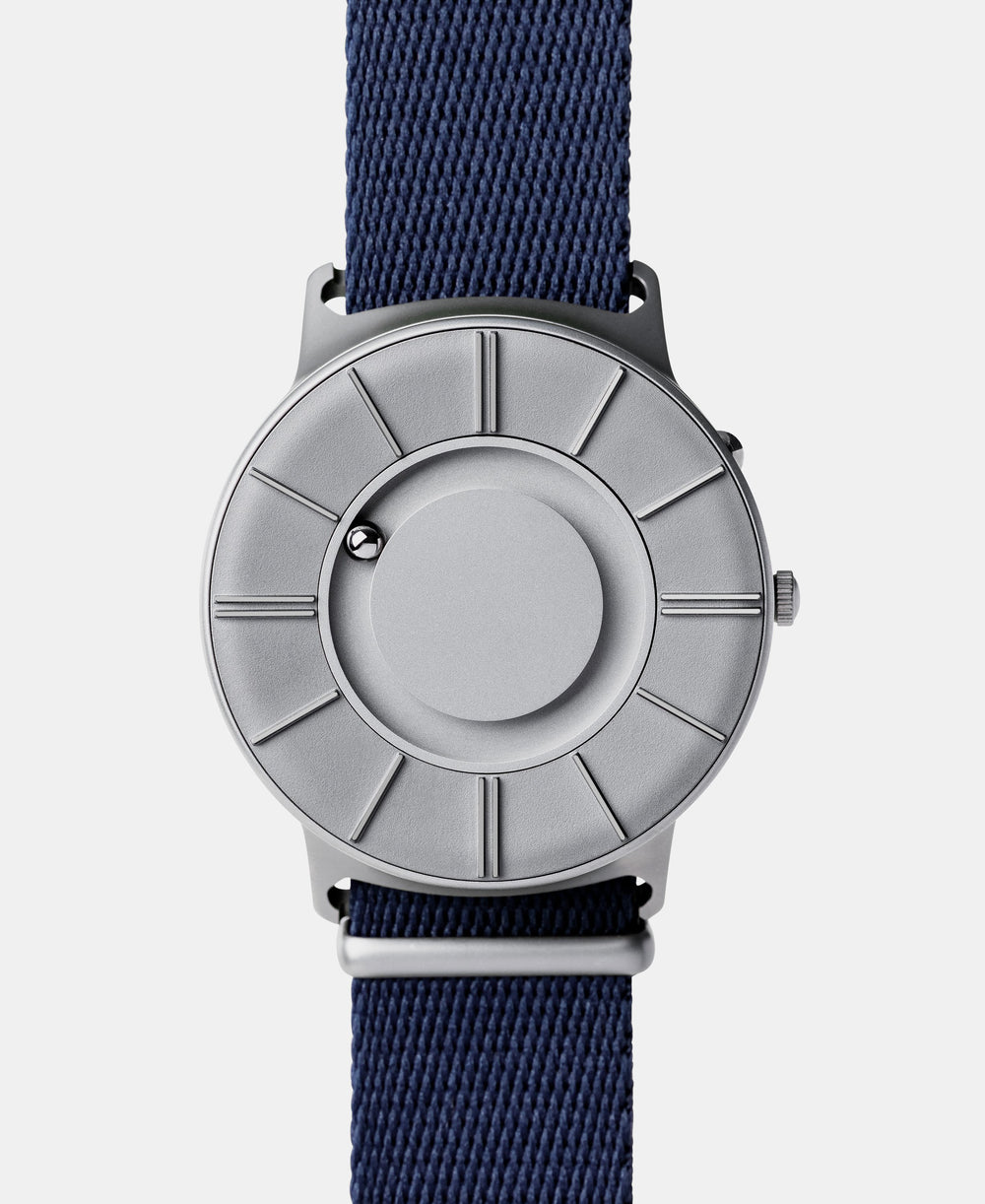 A photo of the front of the watch.