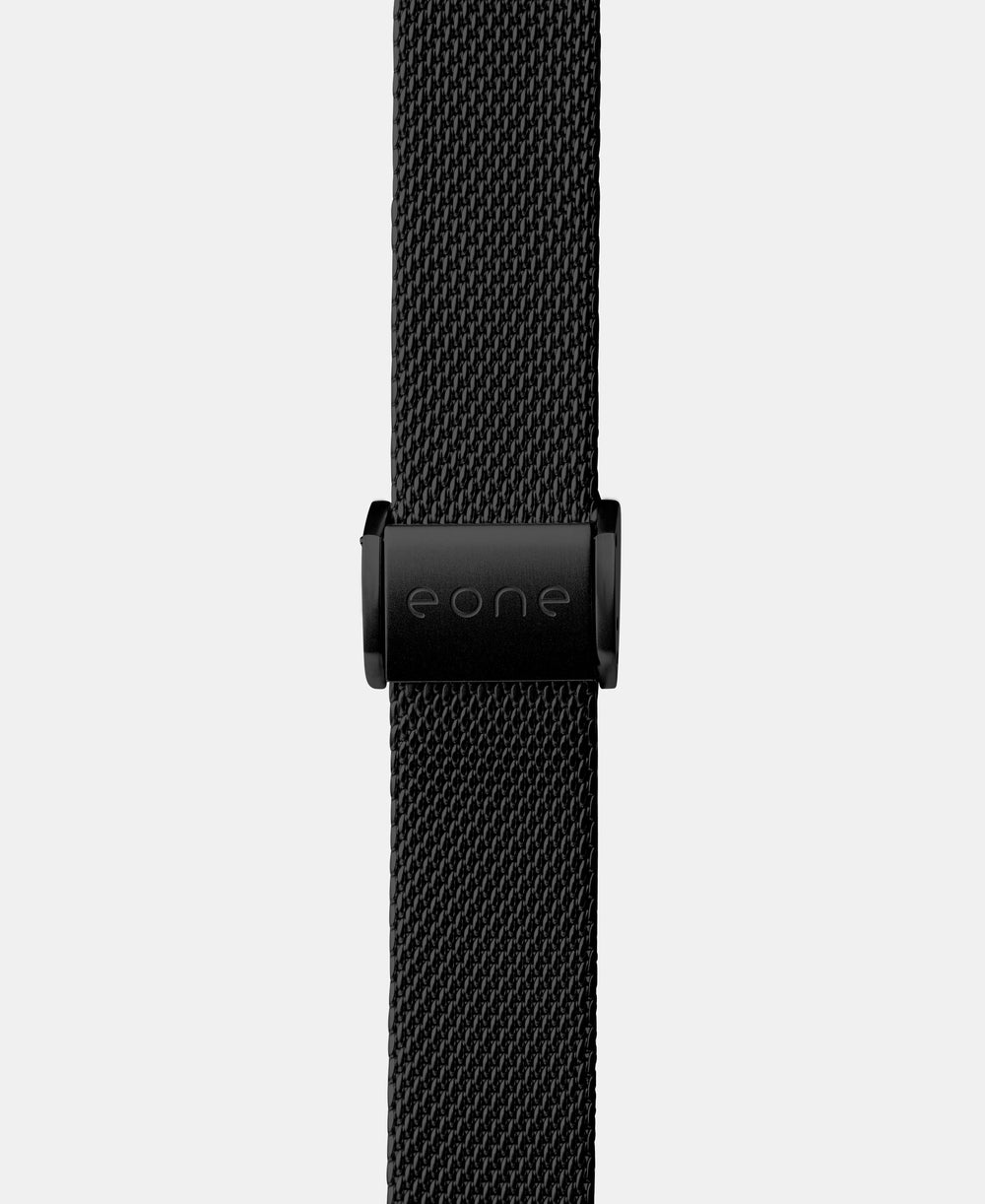 A photo shows the strap lying on a flat surface. One part has a fixed clasp and the other part has an adjustable clasp for a custom fit.