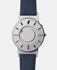 A photo of the front of the watch.