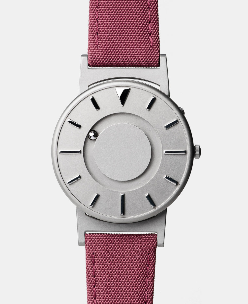 A photo of the front of the watch.