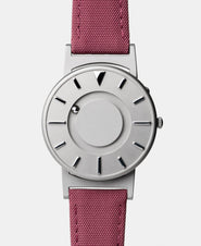 A photo of the front of the watch.