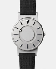 A photo of the front of the watch.