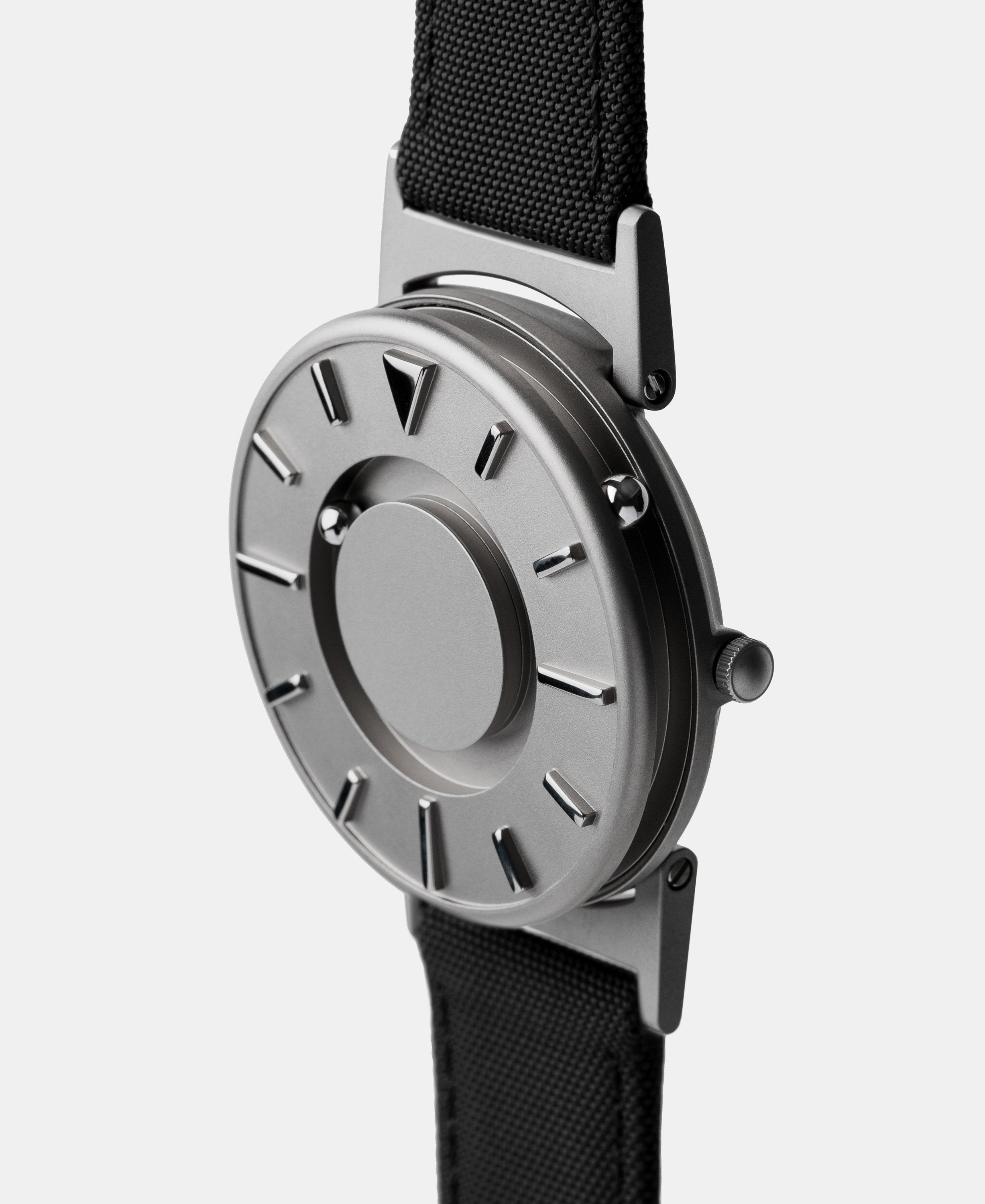 Bradley Canvas Noir – Eone