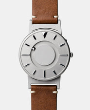 A photo of the front of the watch.