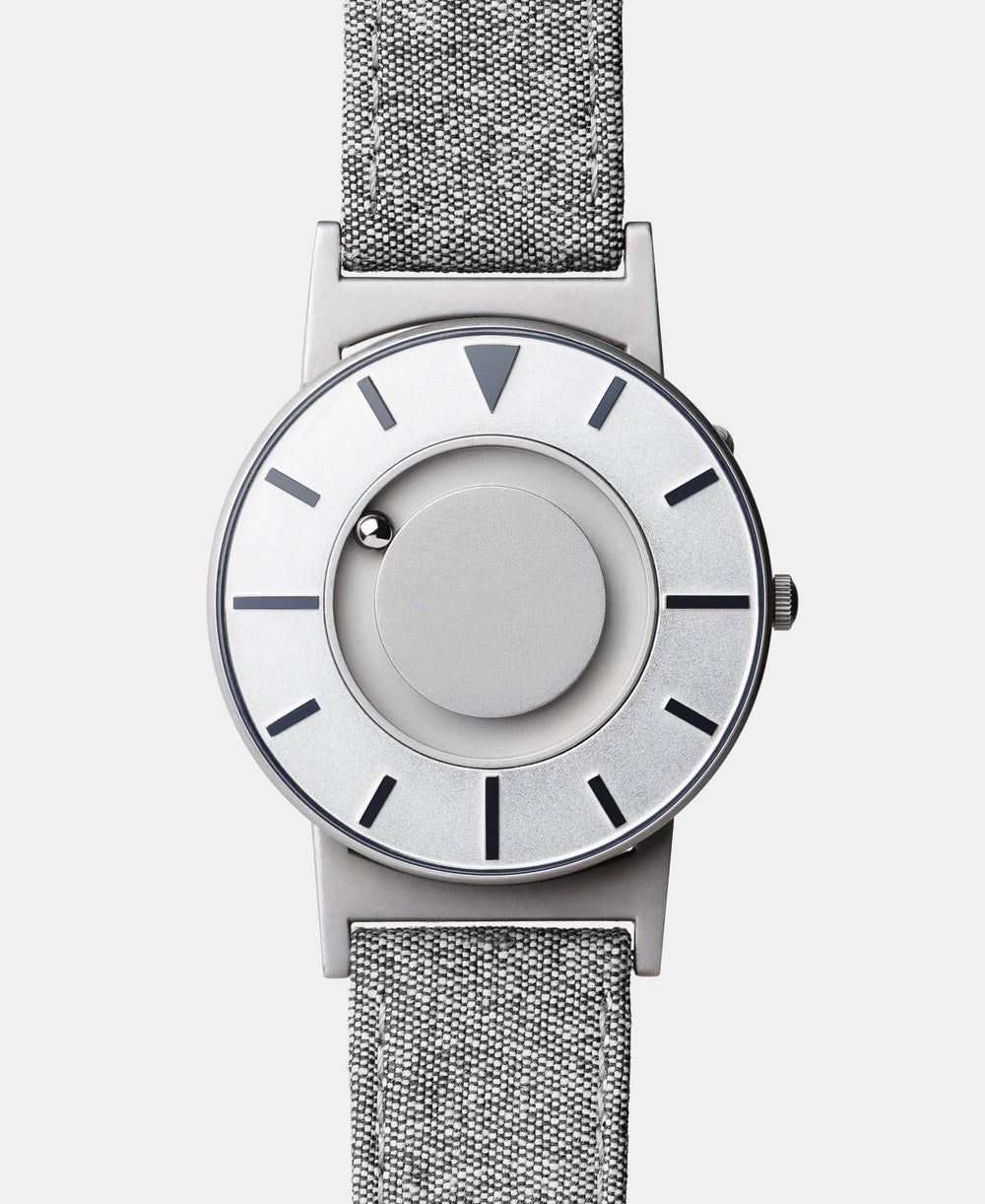 A photo of the front of the watch.