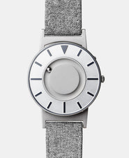 A photo of the front of the watch.