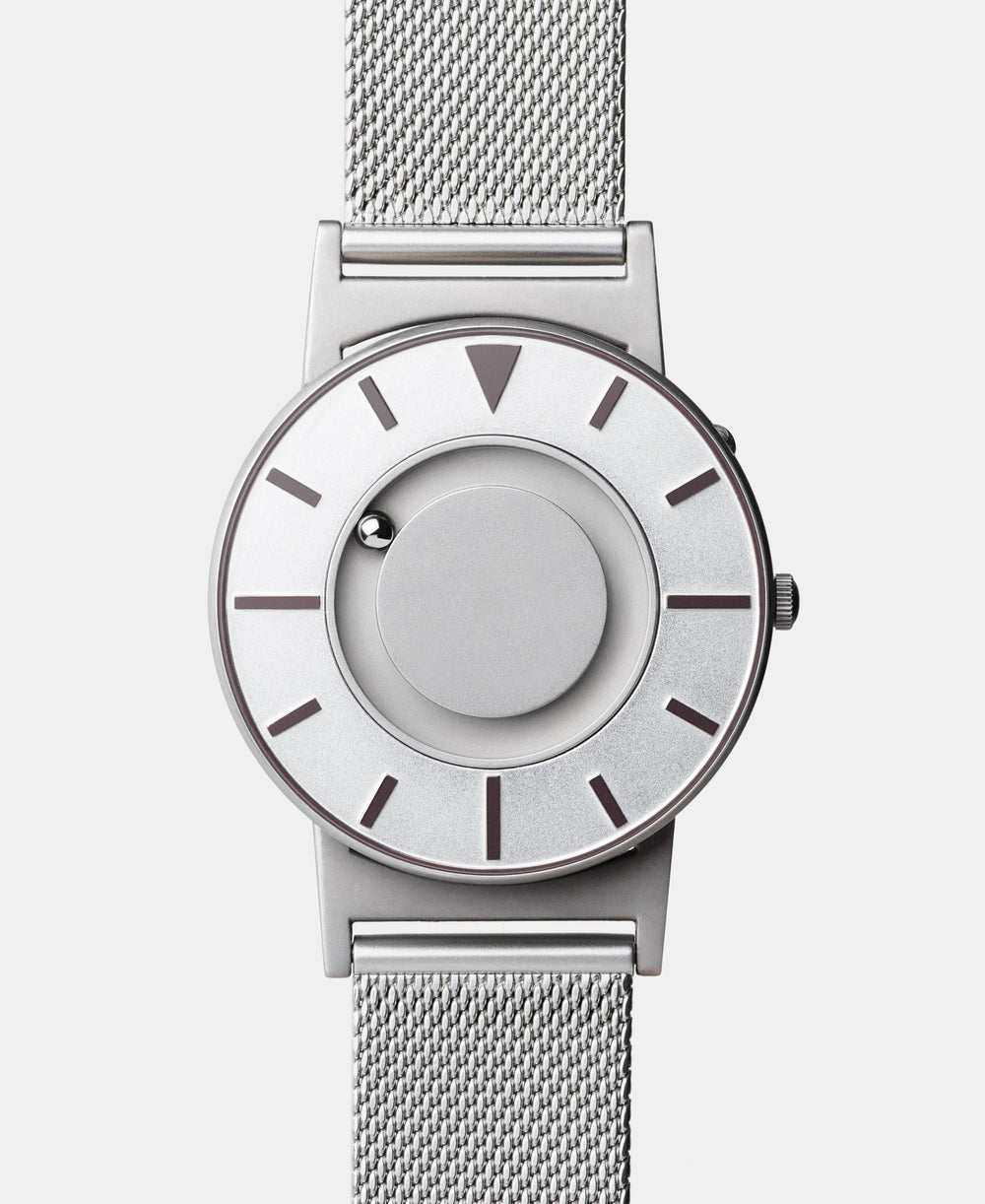A photo of the front of the watch.