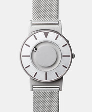 A photo of the front of the watch.