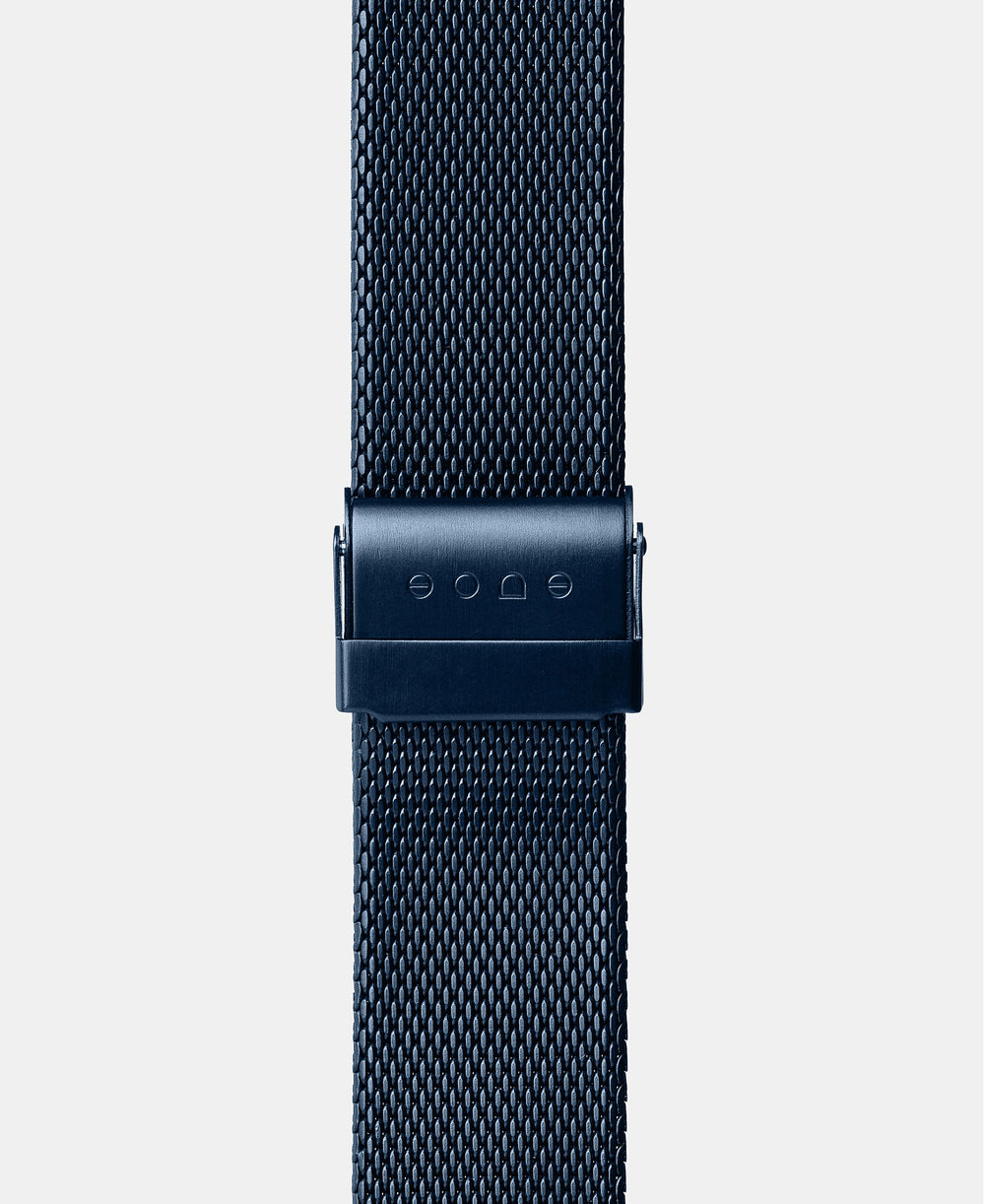 A photo shows the strap lying on a flat surface. One part has a fixed clasp and the other part has an adjustable clasp for a custom fit.