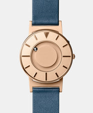 A photo of the front of the watch.
