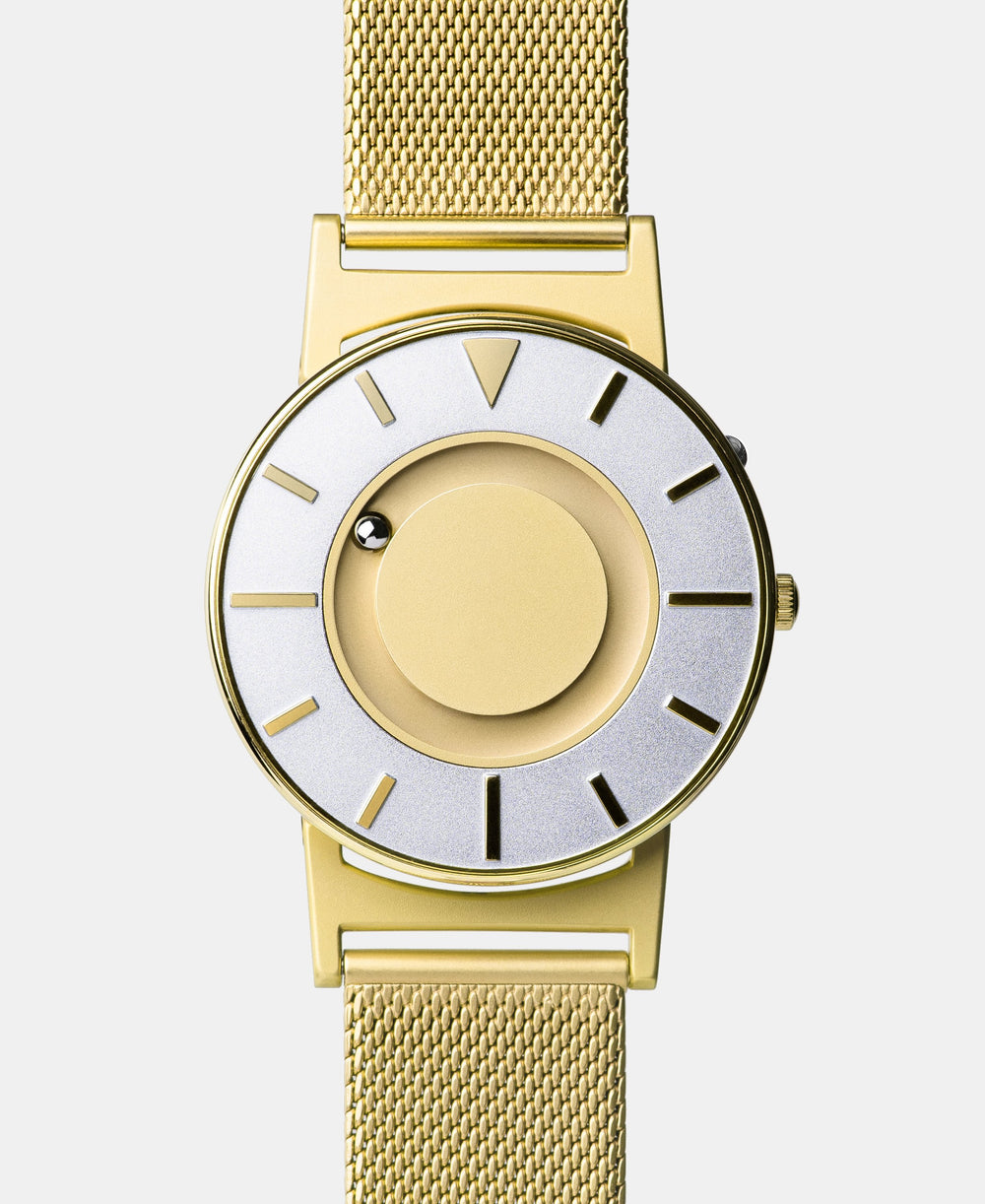 A photo of the front of the watch.