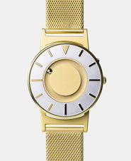 A photo of the front of the watch.