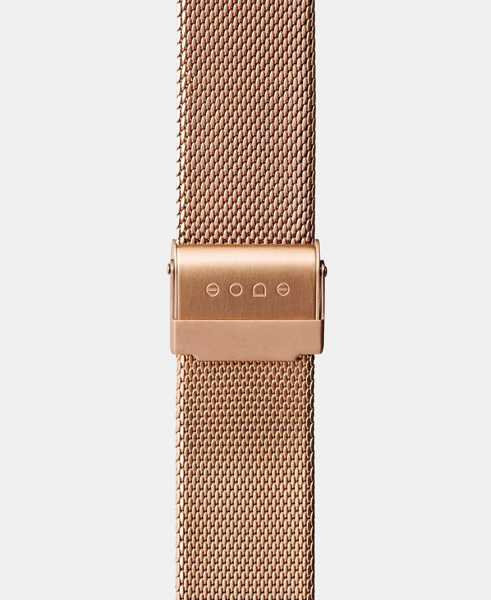 A photo shows the strap lying on a flat surface. One part has a fixed clasp and the other part has an adjustable clasp for a custom fit.