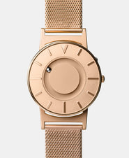 A photo of the front of the watch.