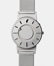 A photo of the front of the watch.