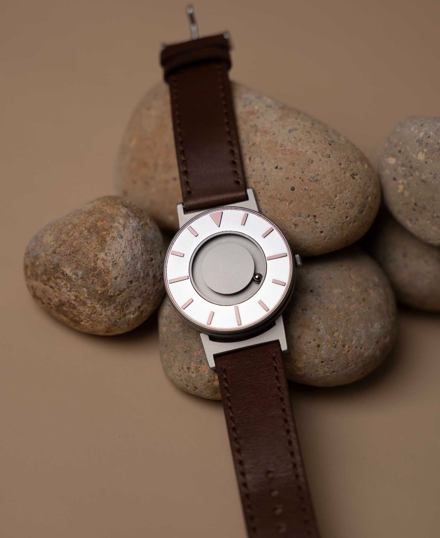 Load image into Gallery viewer, Bradley Compass Iris II